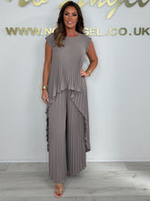 Pleated Two-Piece Set – High-Low Top & Wide-Leg Trousers Casual Outfit